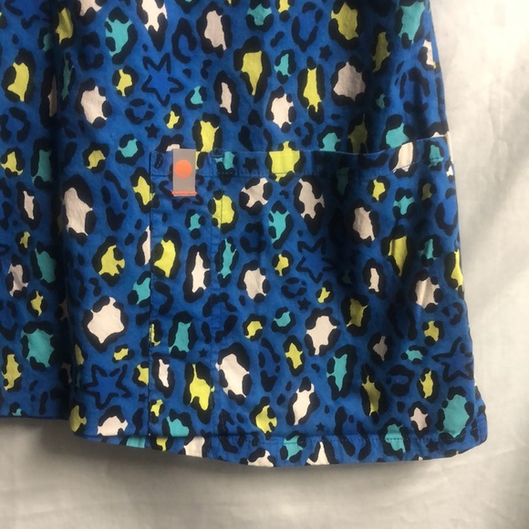 Blue Cheetah leopard star colorful scrub top nurse uniform medium - Picture 3 of 12